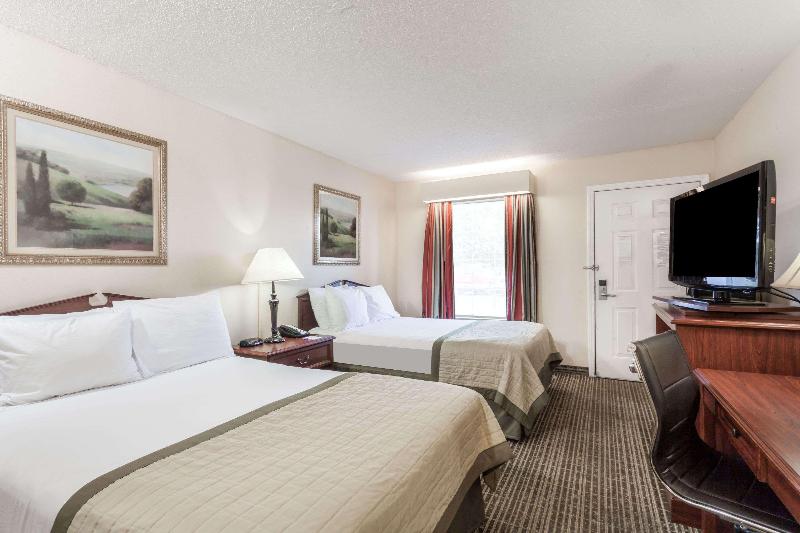Baymont by Wyndham Hickory image