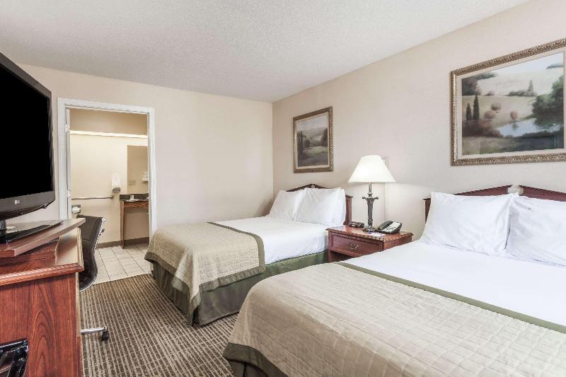 Baymont by Wyndham Hickory image