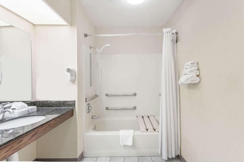 Baymont by Wyndham Hickory image