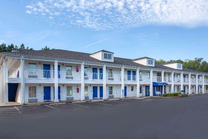 Baymont By Wyndham Greenwood image