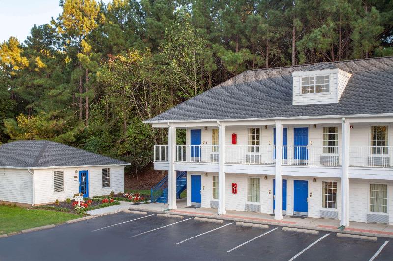 Baymont By Wyndham Greenwood image