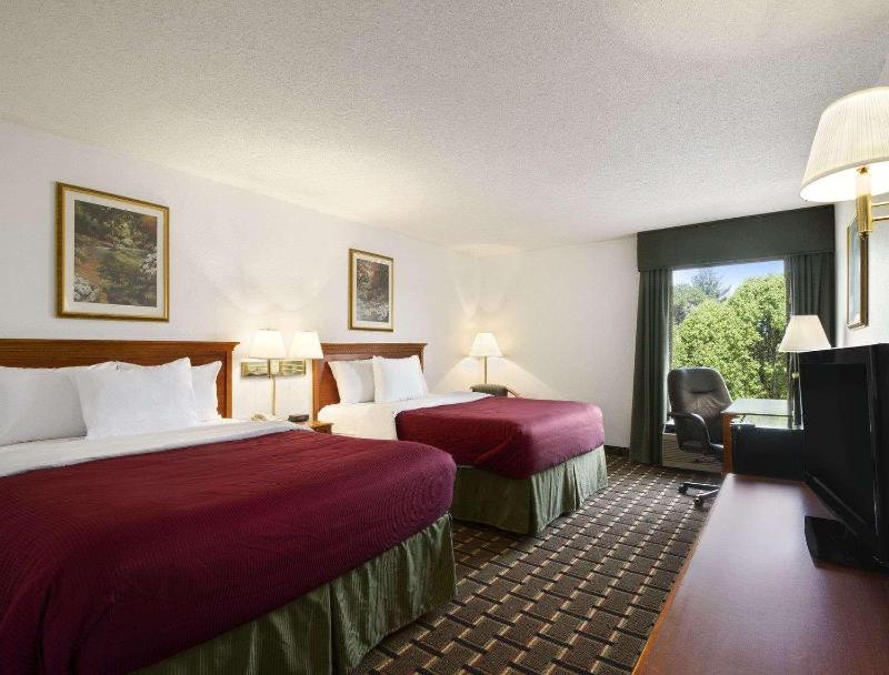 Baymont By Wyndham Crossville image