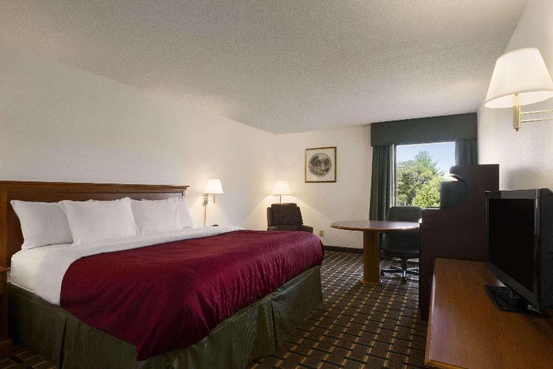 Baymont By Wyndham Crossville image