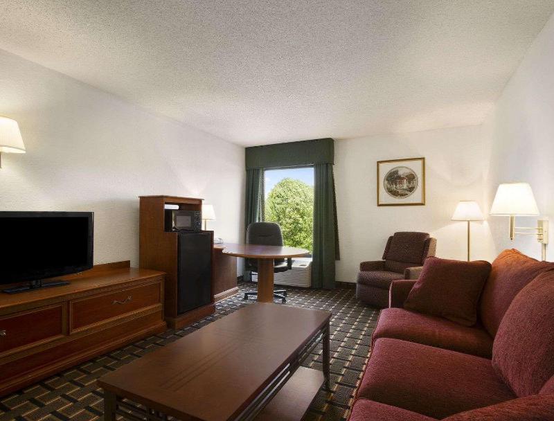 Baymont By Wyndham Crossville image