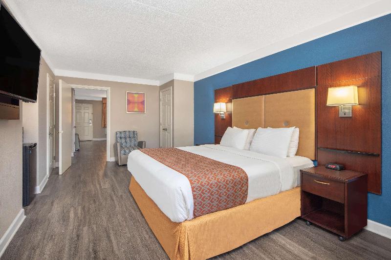 Baymont Inn and Suites MariettaAtlanta North image