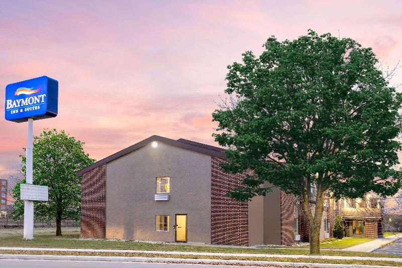 Baymont by Wyndham Beloit image