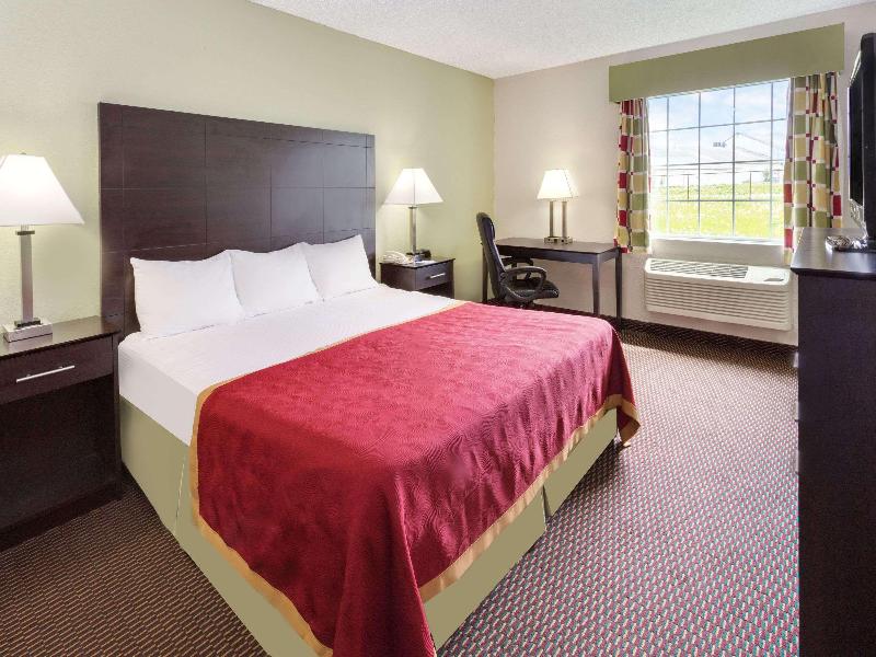Baymont by Wyndham Beloit image