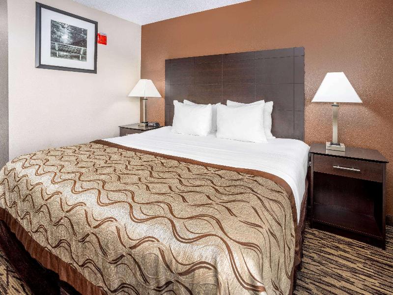 Baymont by Wyndham Beloit image