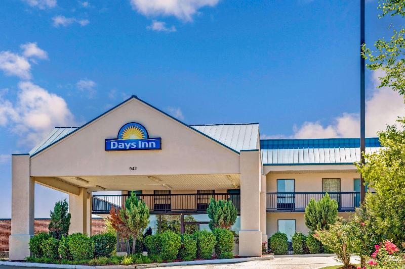 Days Inn By Wyndham Hernando image
