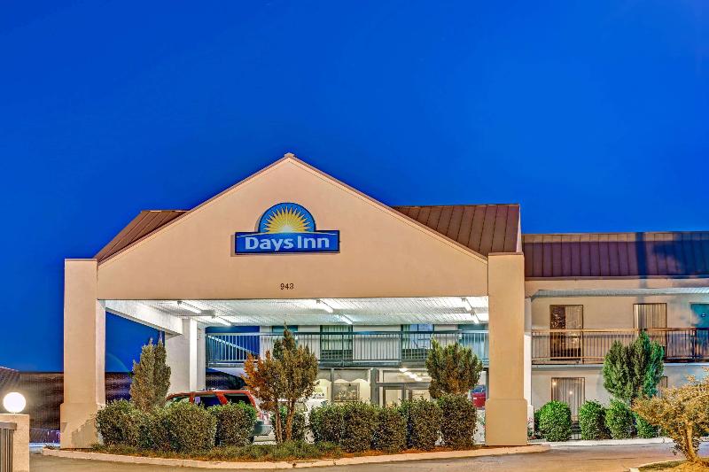 Days Inn By Wyndham Hernando image