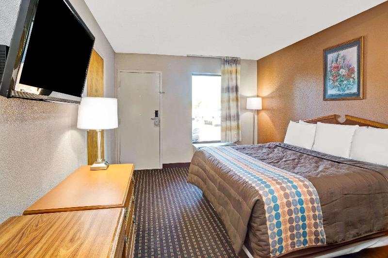 Days Inn By Wyndham Hernando image