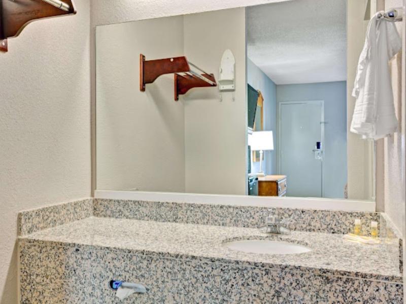 Days Inn By Wyndham Hernando image
