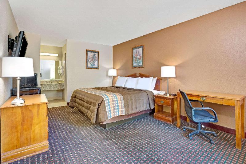 Days Inn By Wyndham Hernando image