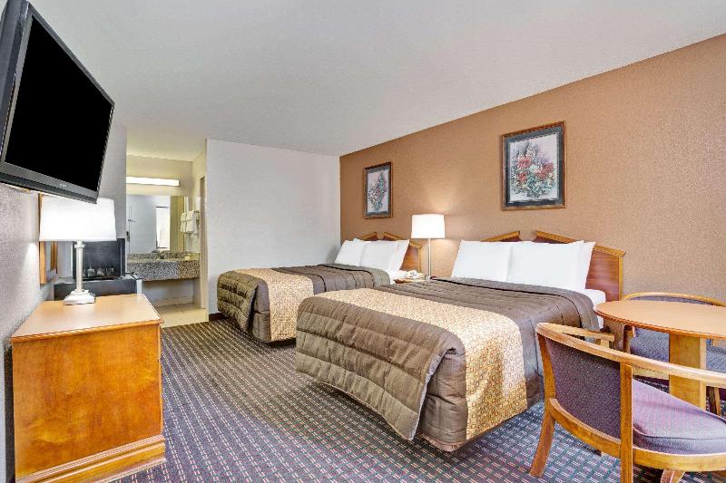 Days Inn By Wyndham Hernando image