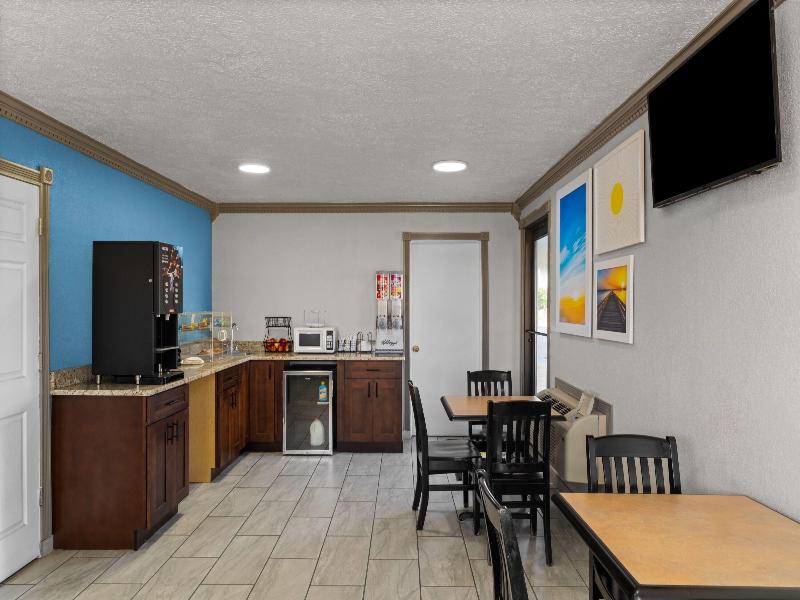 Days Inn By Wyndham Pratt