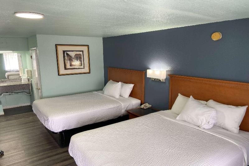 Days Inn By Wyndham Pratt image