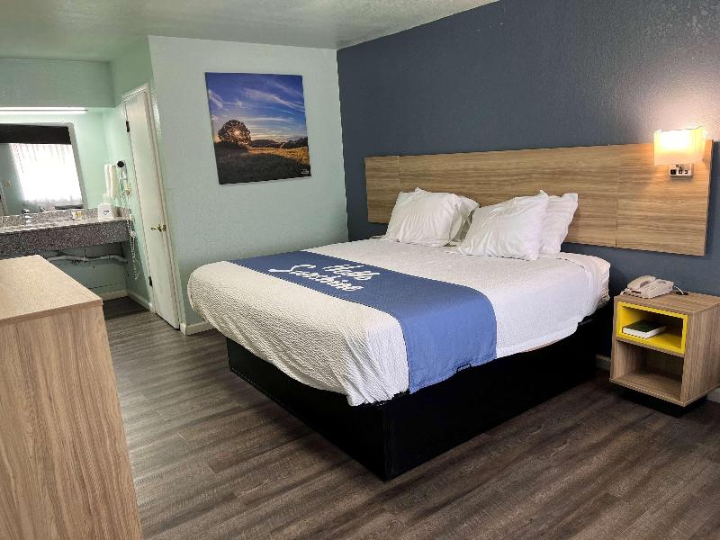 Days Inn By Wyndham Pratt image