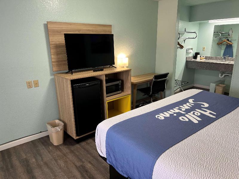 Days Inn By Wyndham Pratt image