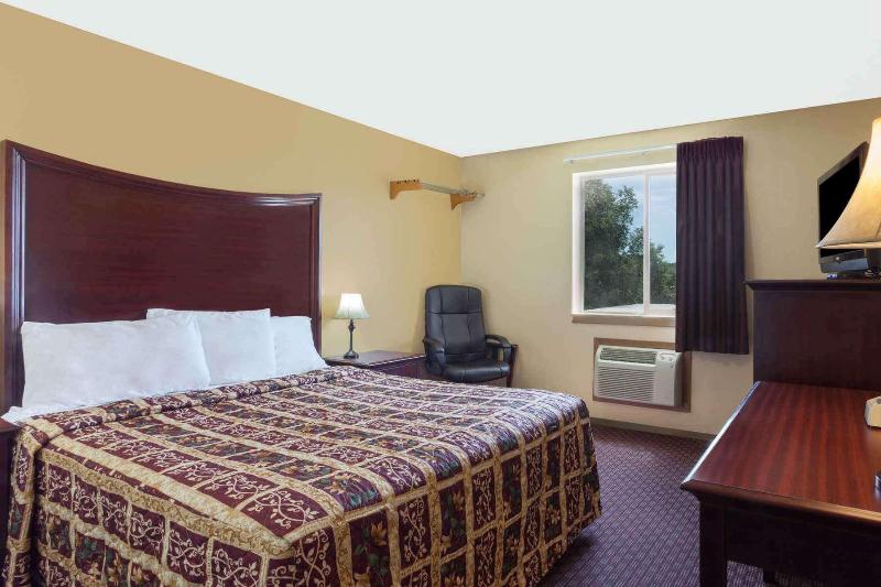 Super 8 By Wyndham Lewiston image