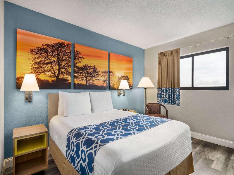 DOUBLE QUEEN BED NON SMOKING — photo 4