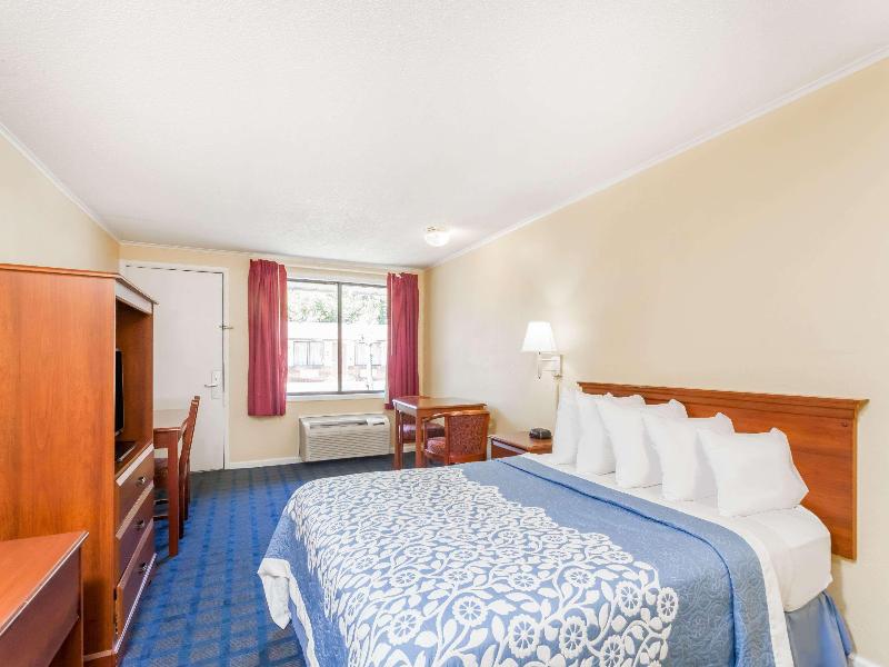 Days Inn by Wyndham Dover Downtown image