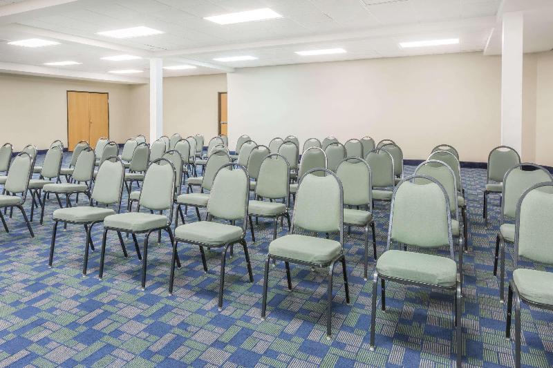 Days Inn & Suites by Wyndham Bridgeport Clarksburg image