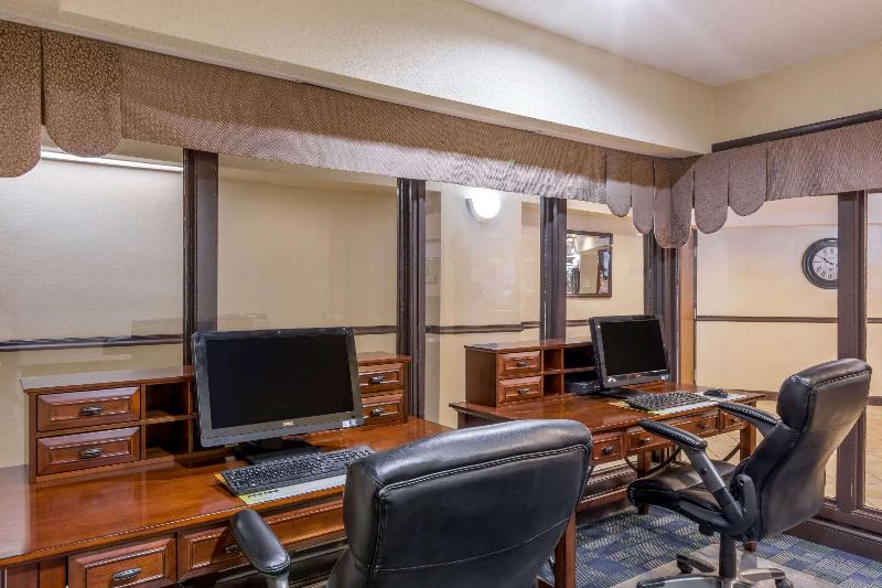 Days Inn & Suites by Wyndham Bridgeport Clarksburg image