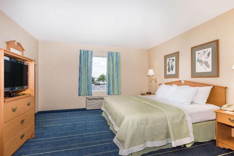 Days Inn & Suites by Wyndham Bridgeport Clarksburg image