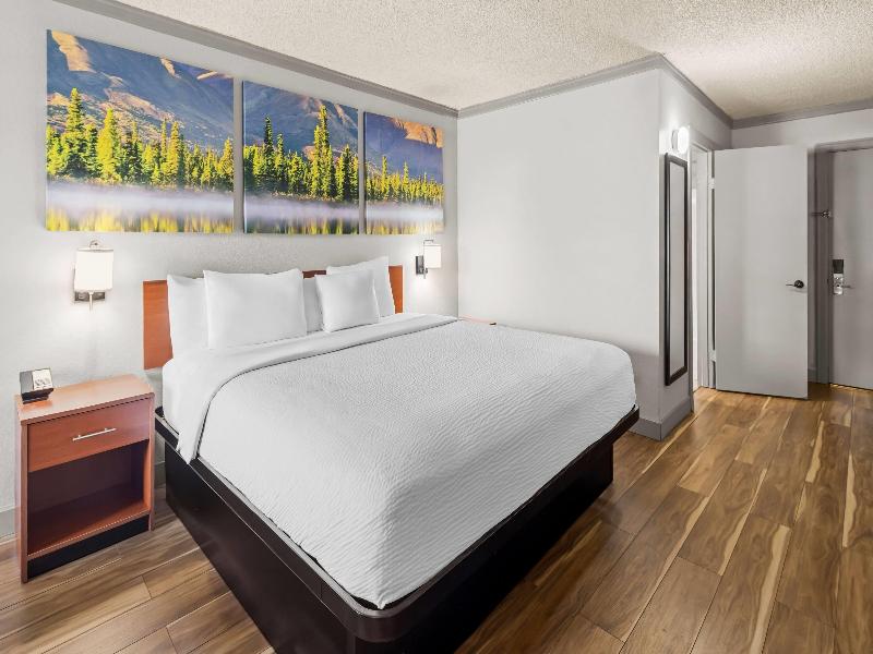 TRIPLE KING BED NON SMOKING