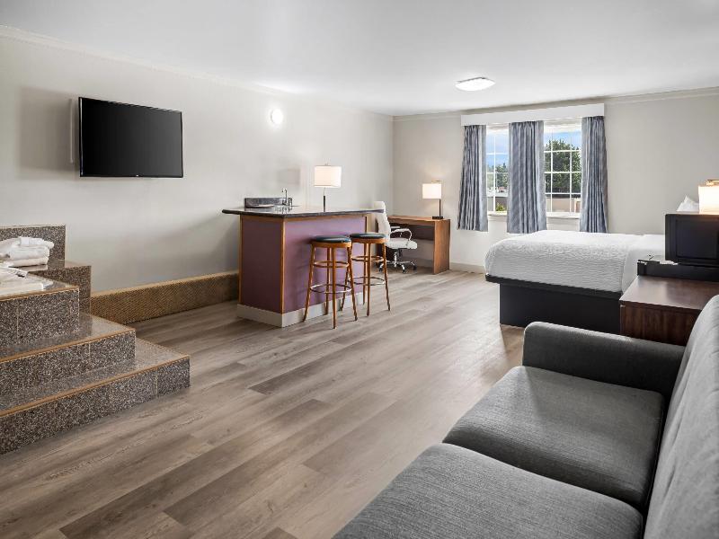 SUITE KING BED NON SMOKING