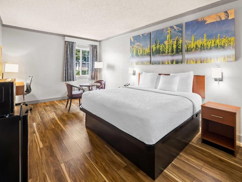 TRIPLE KING BED NON SMOKING