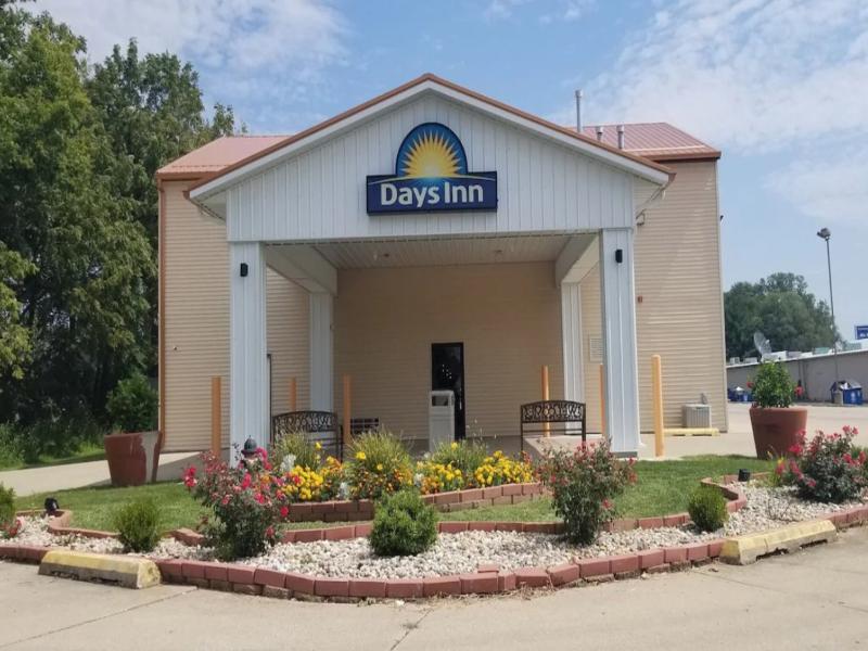 Days Inn By Wyndham Springfield — general view