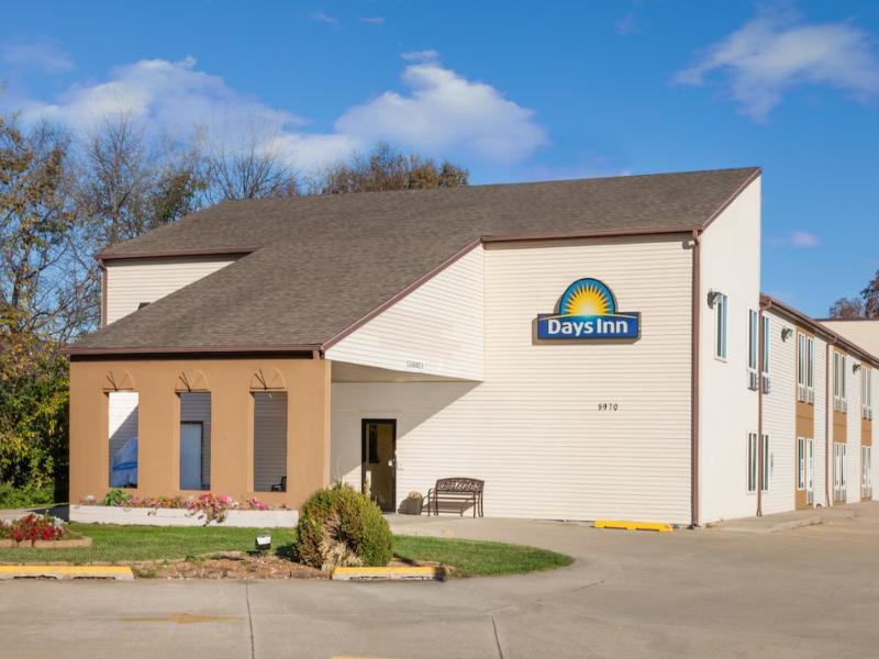 Days Inn By Wyndham Springfield — exterior view