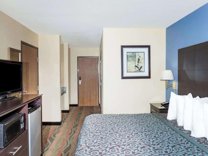 Days Inn By Wyndham Springfield image