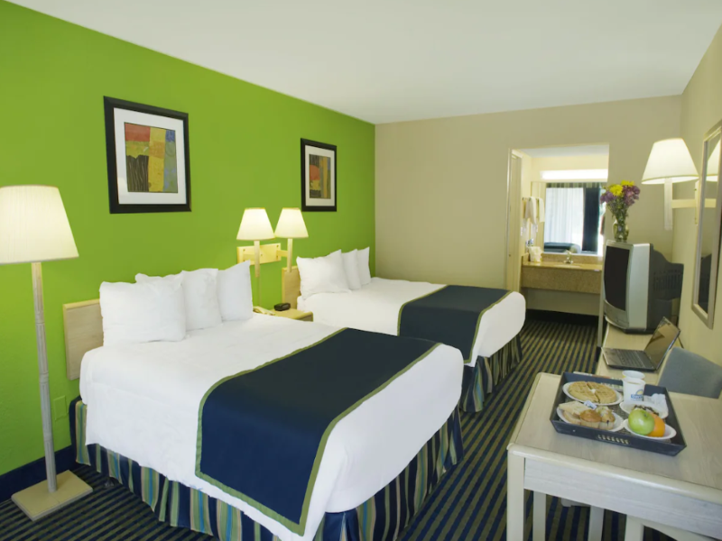 Days Inn by Wyndham Richmond Hill/Savannah image