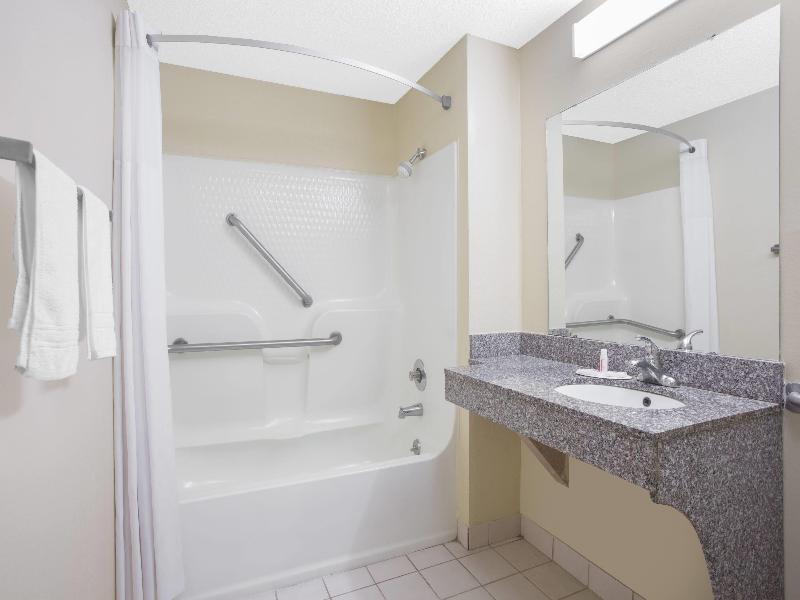 Days Inn by Wyndham Dublin GA image