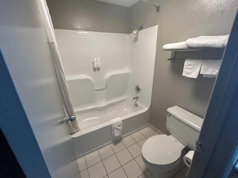 Days Inn by Wyndham Dublin GA image