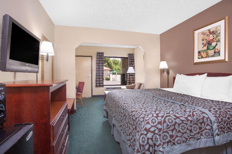 Days Inn by Wyndham Dublin GA image