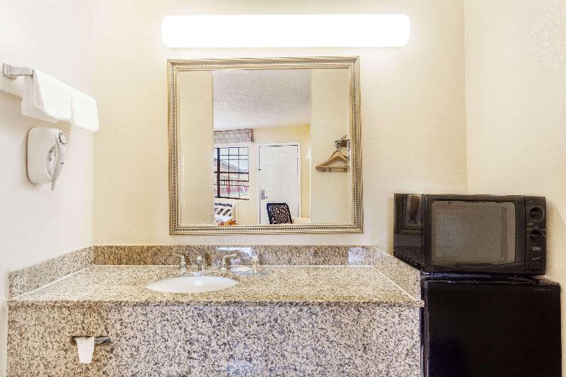 Days Inn By Wyndham Yazoo City image