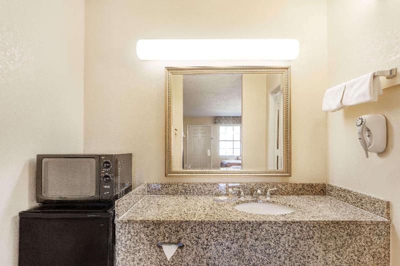 Days Inn By Wyndham Yazoo City image