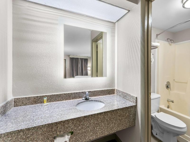 Days Inn By Wyndham Enterprise image