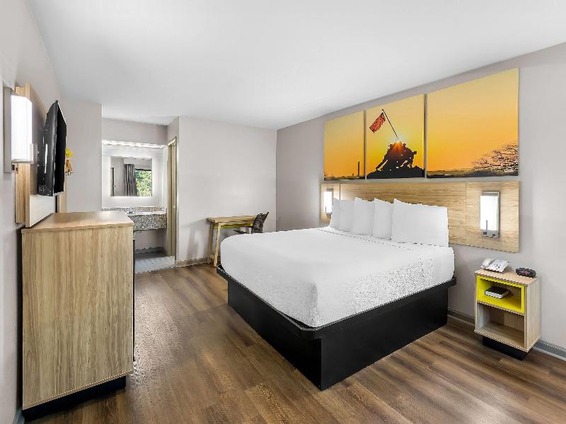 Days Inn By Wyndham Enterprise image