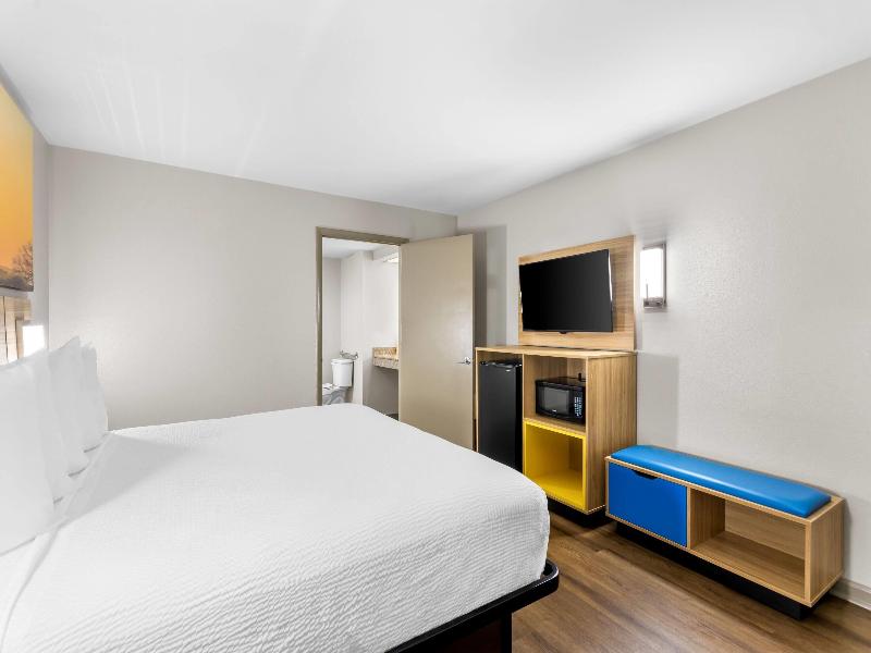 Days Inn By Wyndham Enterprise image