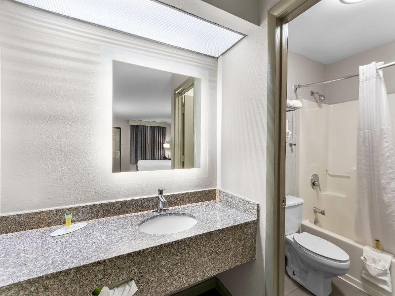 Days Inn By Wyndham Enterprise image