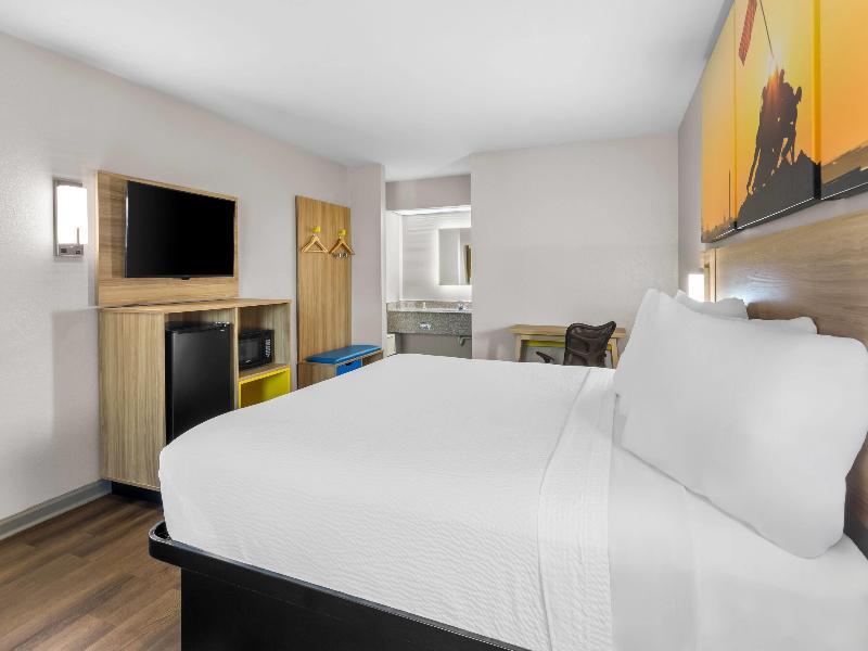 Days Inn By Wyndham Enterprise image