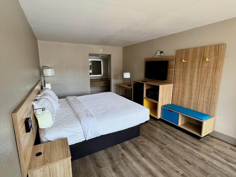1 Queen Bed, Sofa Bed, Smoking