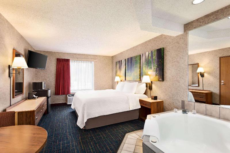 Days Inn by Wyndham Hurley image