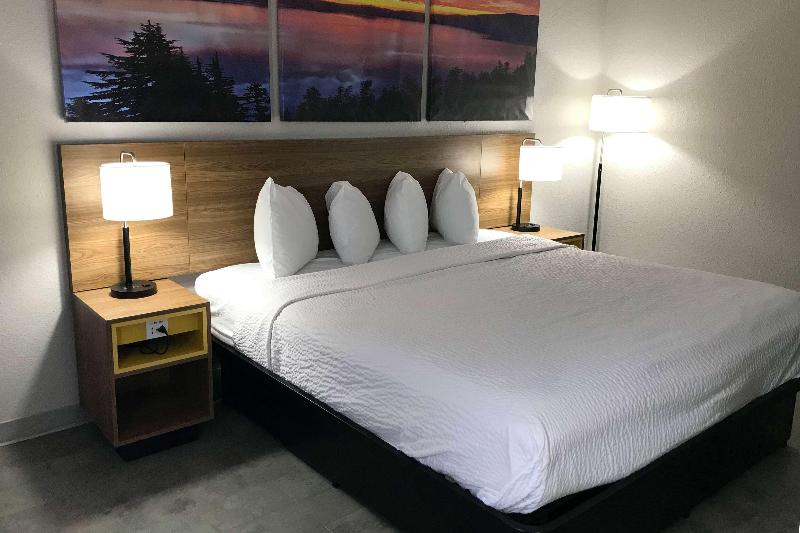 Days Inn by Wyndham Rawlins image