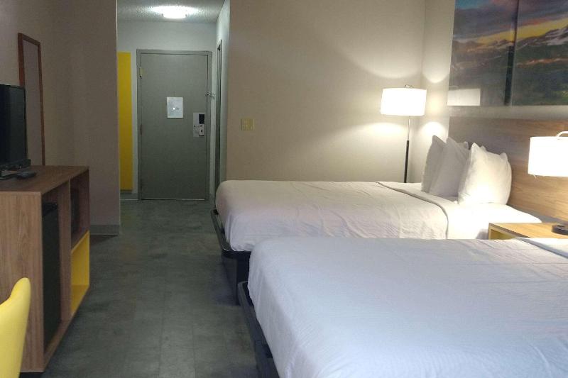 Days Inn by Wyndham Rawlins image