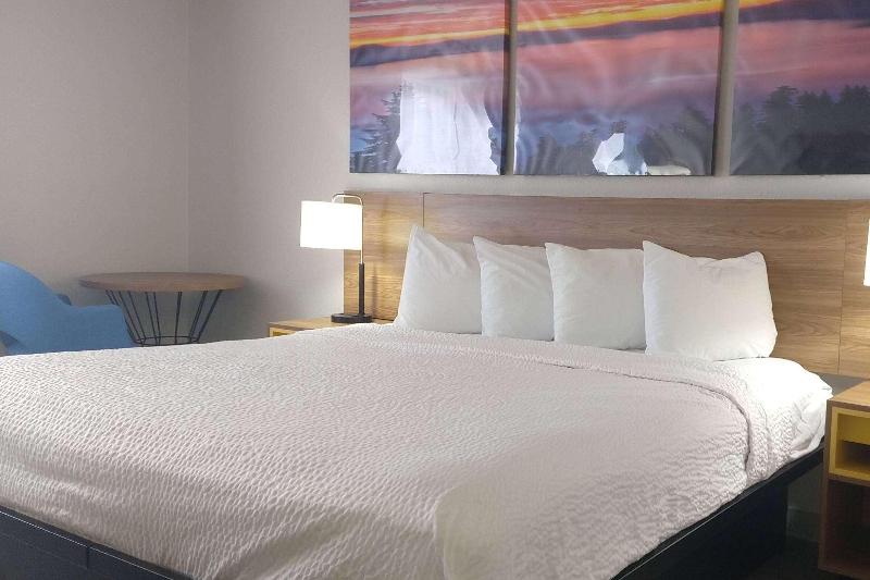 Days Inn by Wyndham Rawlins image